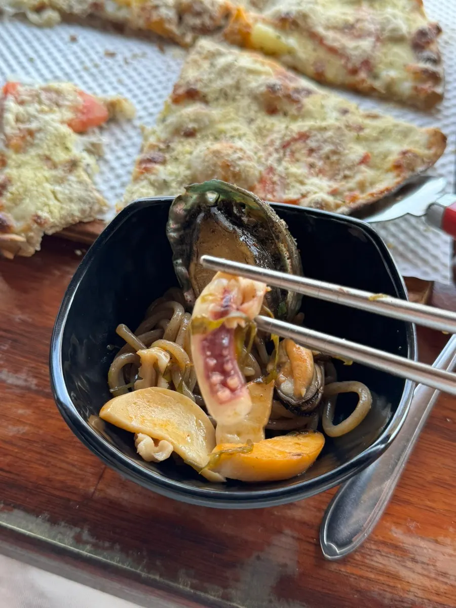 Ujjamppong topped with shrimp and abalone at Seomsonai