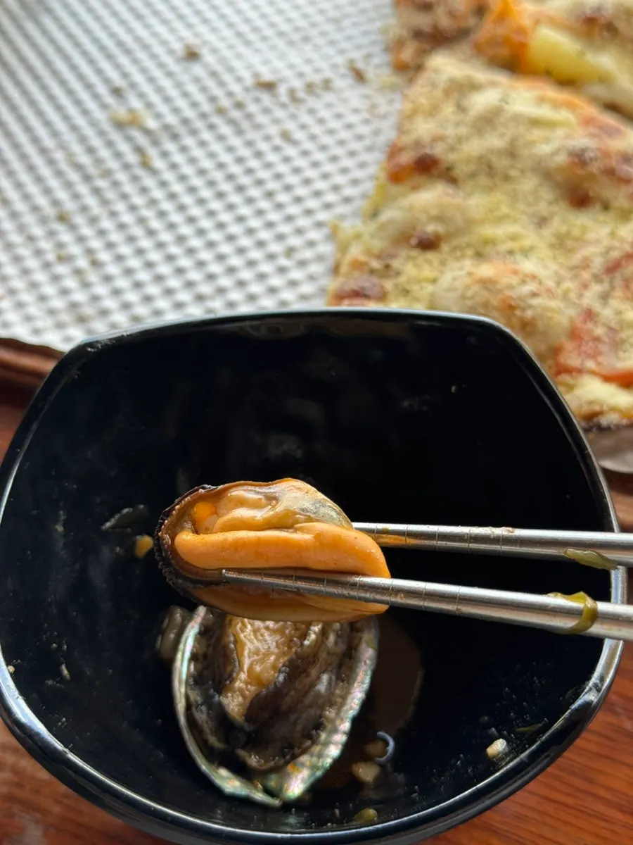 Squid and mussels inside the ujjamppong