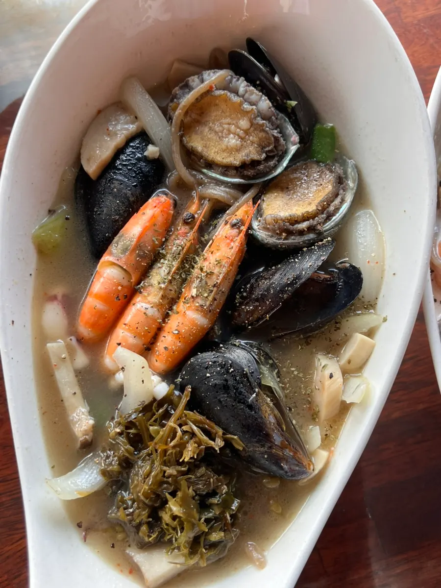 A bowl of clear-broth ddaengjjam