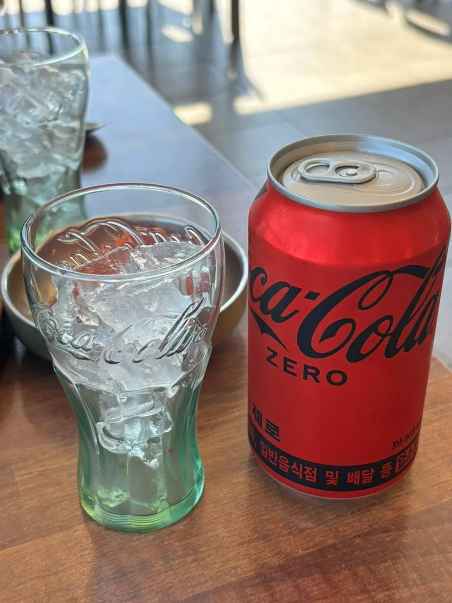 Zero-calorie cola and its cup ordered at Soseom Jeonbok