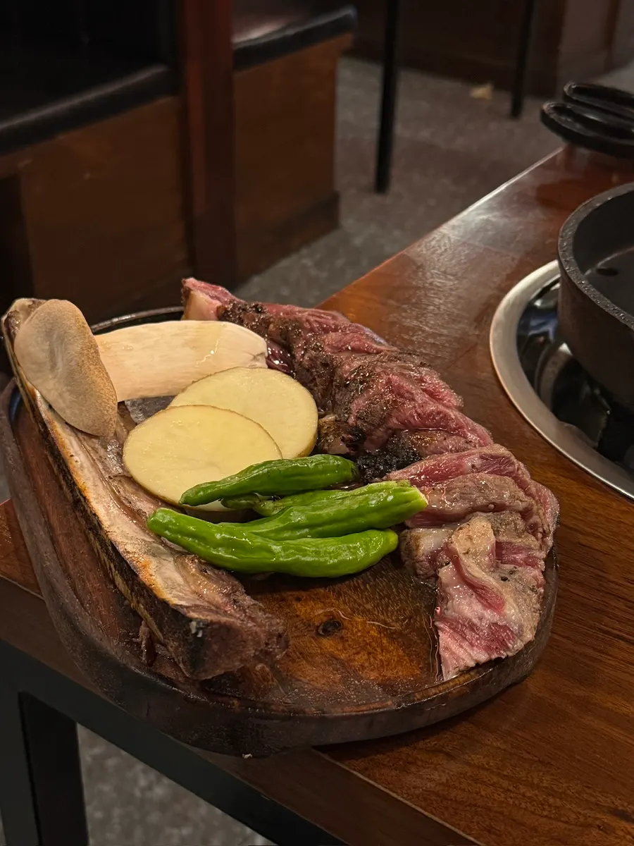 120시간 숙성 우대갈비 생고기 플레이팅