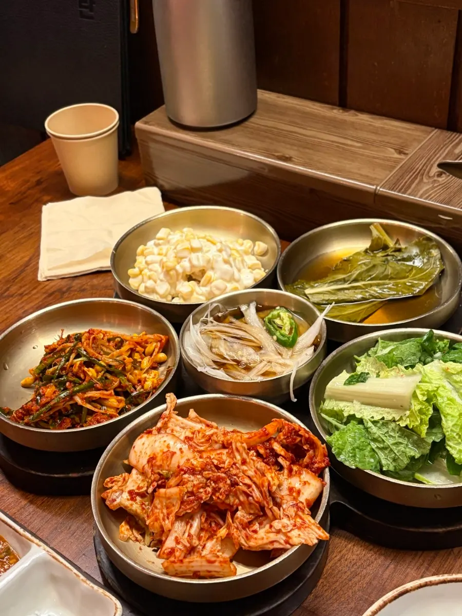 Side dish spread at Udontan Dasan Main Branch