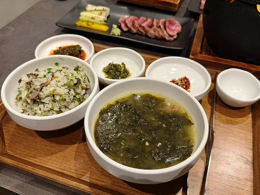 1++ 한우와 반찬 한상차림