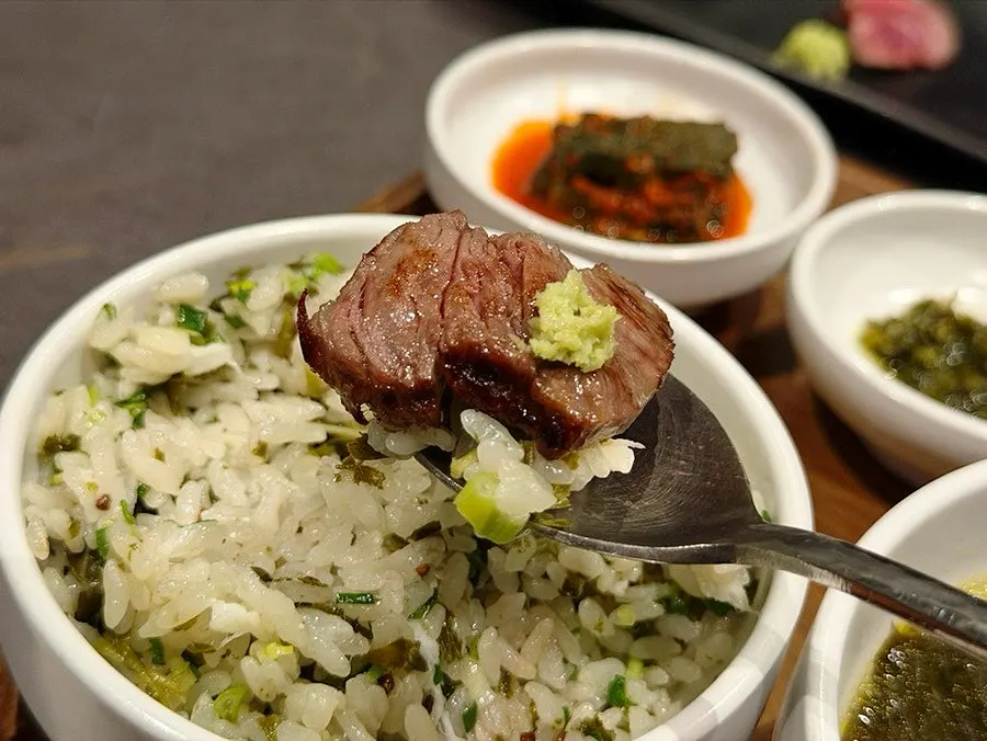 원하는 굽기로 구워낸 한우 한 점