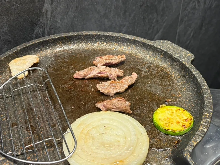 Galbisal on the grill at Ugojip