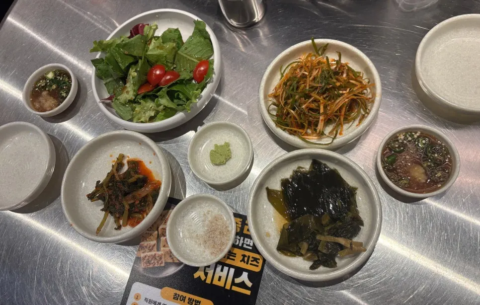 Full basic table setting at Ugojip