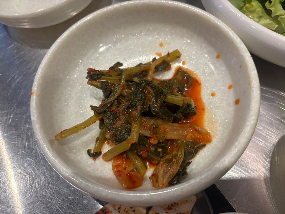 Close-up of Ugojip's banchan
