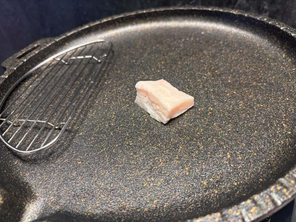 Coating Ugojip's grill plate with beef tallow
