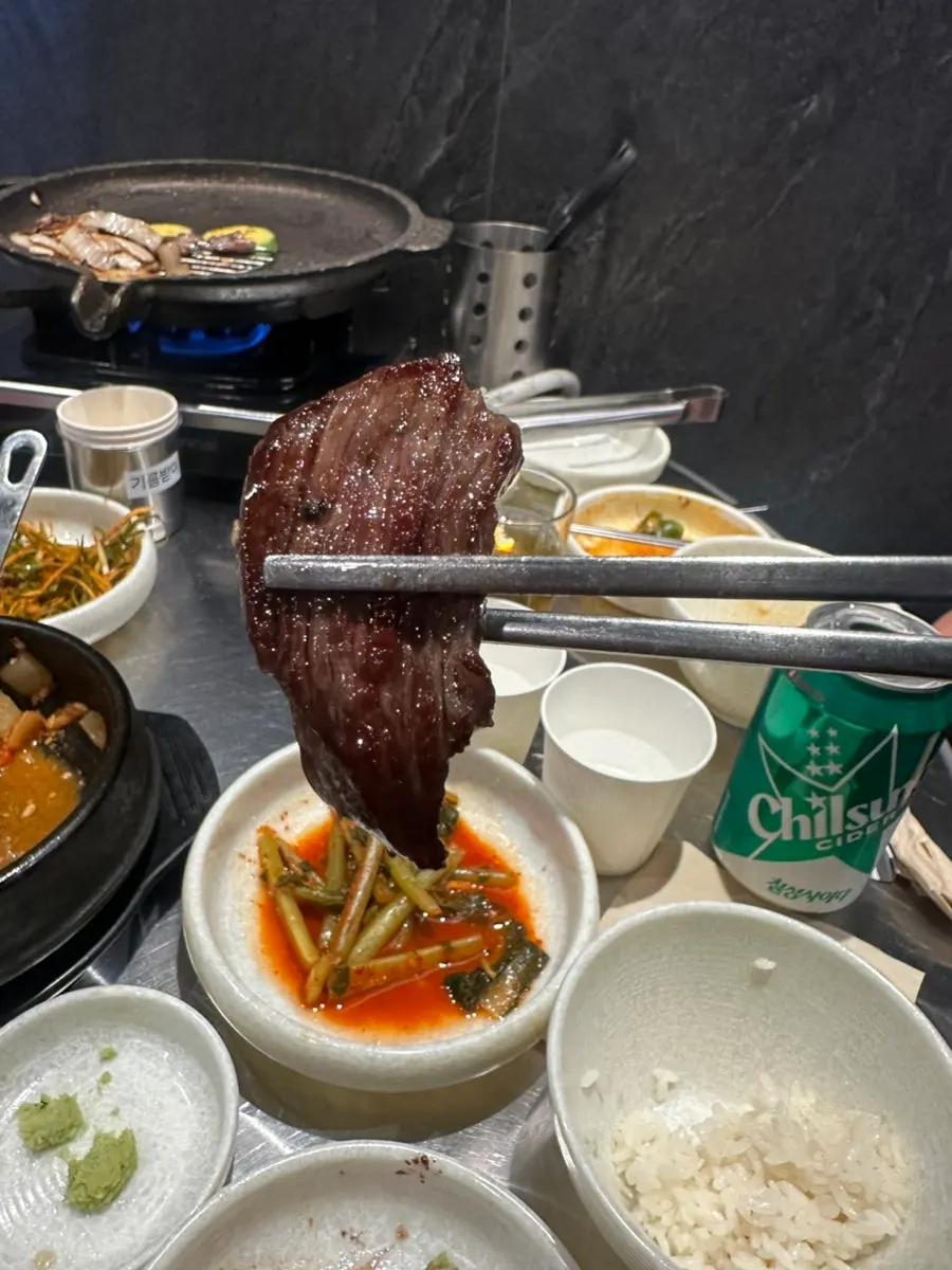 구워지는 차돌박이와 갈비살