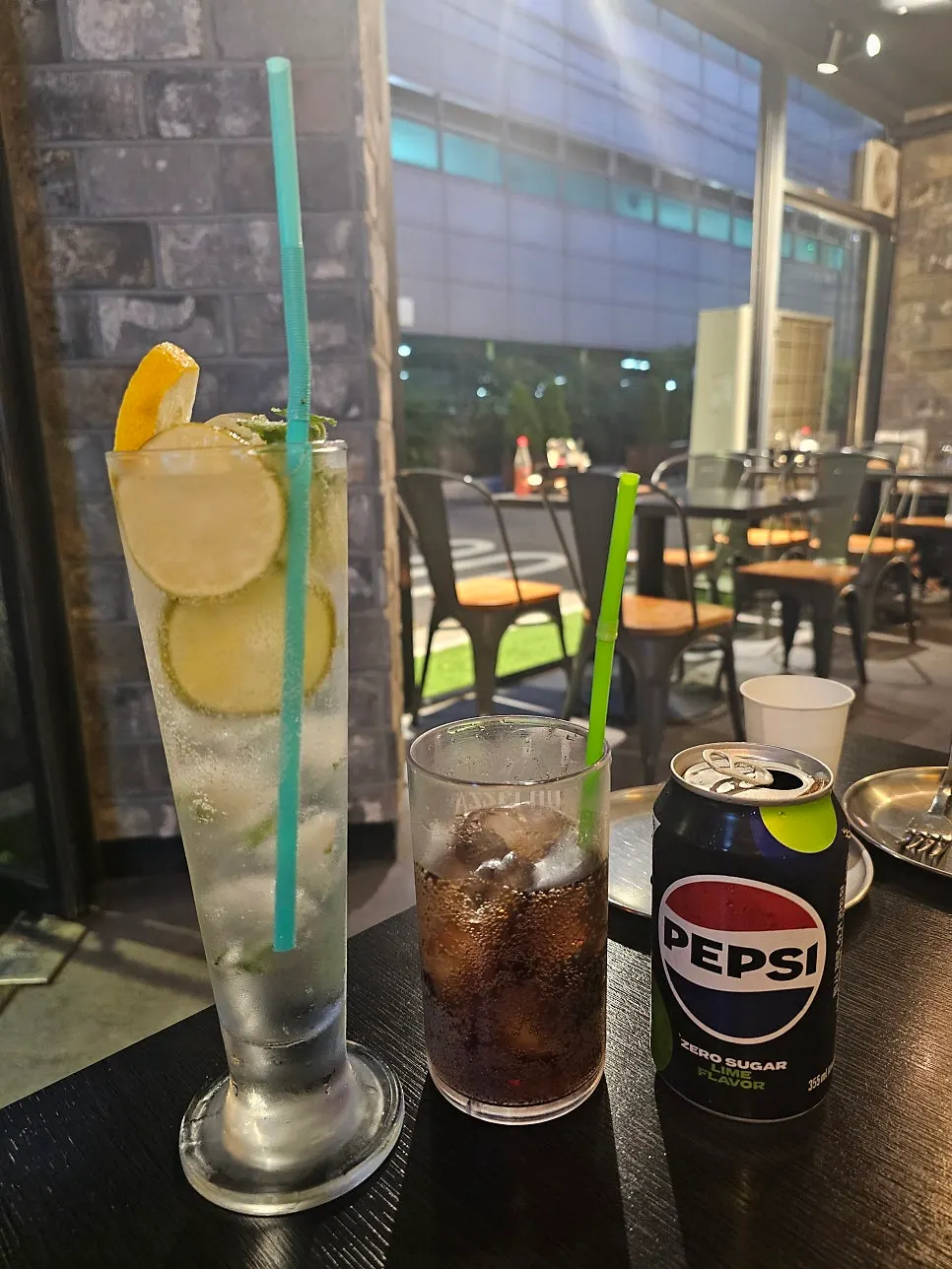 먼저 나온 논알콜 모히또와 제로 펩시