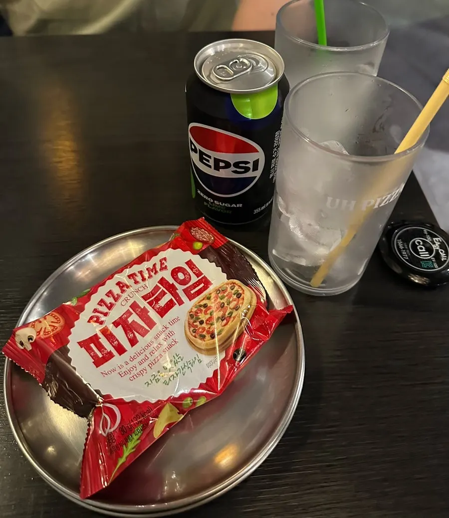 어피자 홀 테이블 분위기