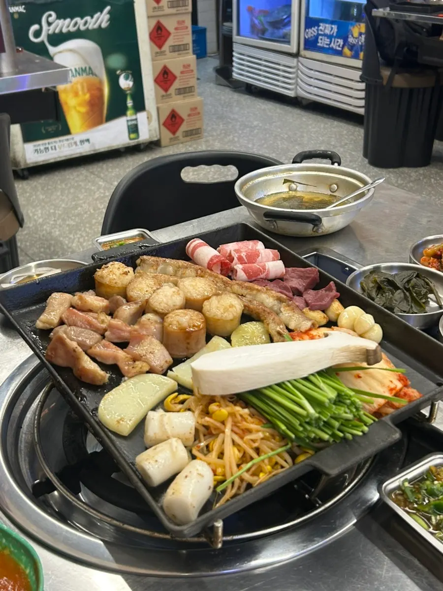 기본으로 나온 생간과 천엽 접시