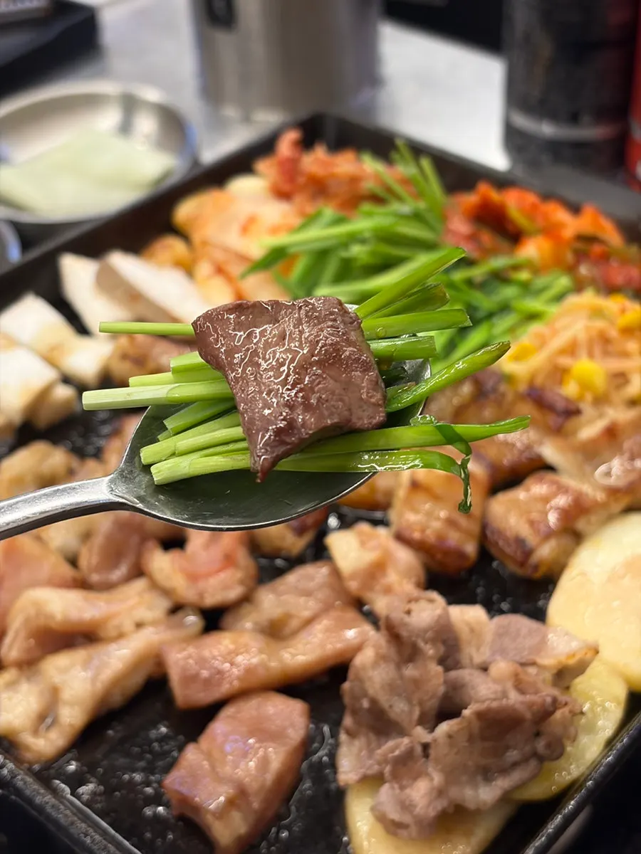 먹기 좋게 잘라 노릇하게 구운 대창