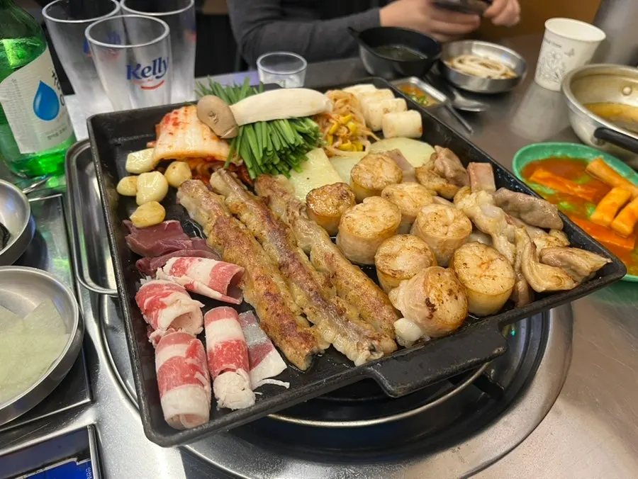 Full Uhwa Assorted Platter for three