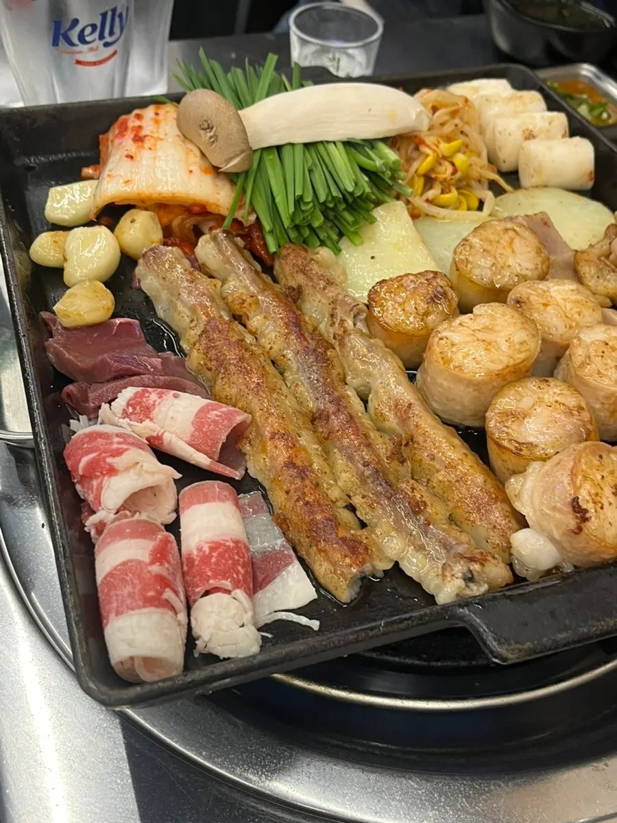 Gopchang and side vegetables on the grill
