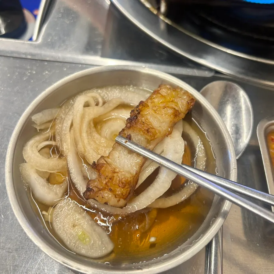 반으로 잘라 구운 대창과 막창