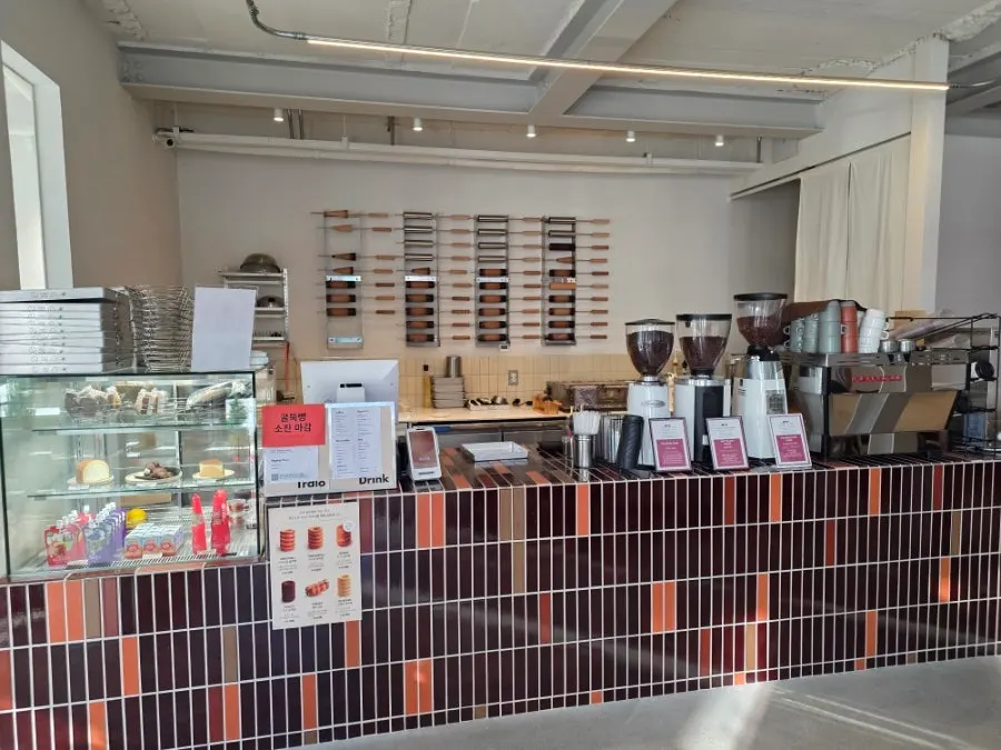 Uisagye first-floor interior
