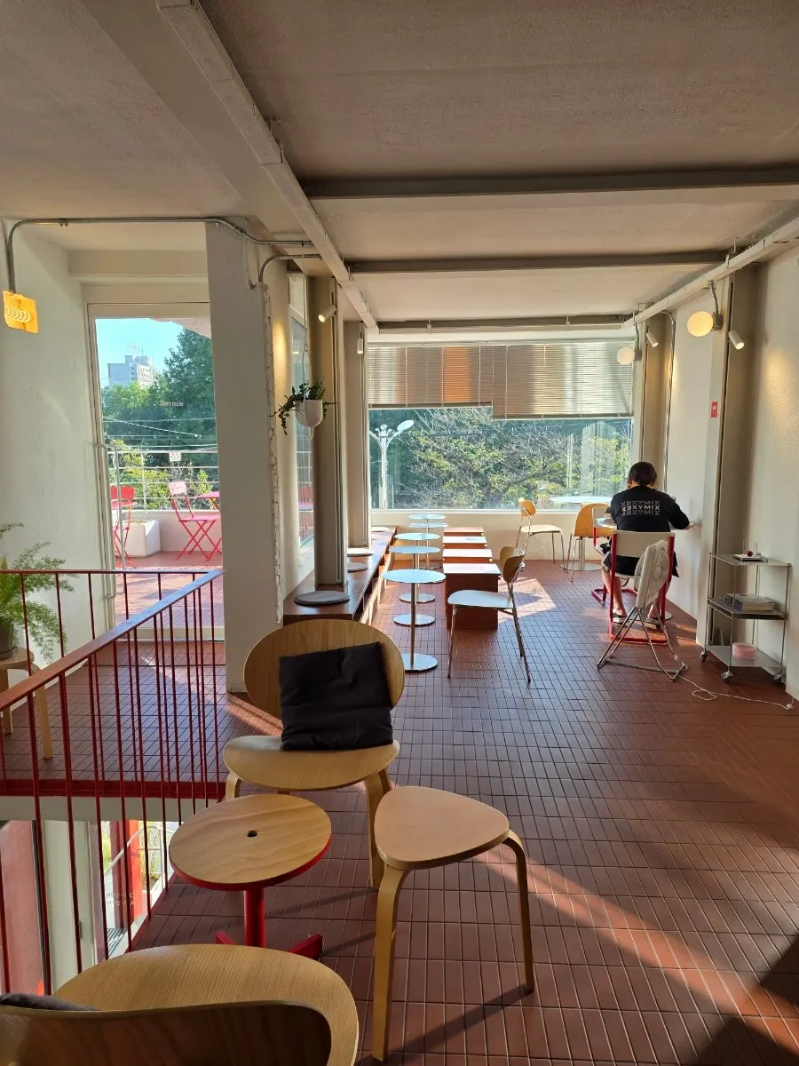 Sunlit second floor at Uisagye