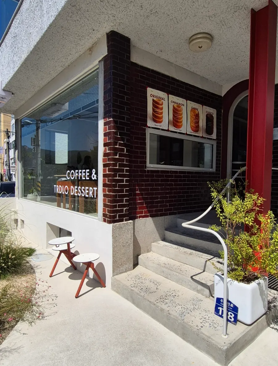 Trdlo café entrance and outdoor chairs