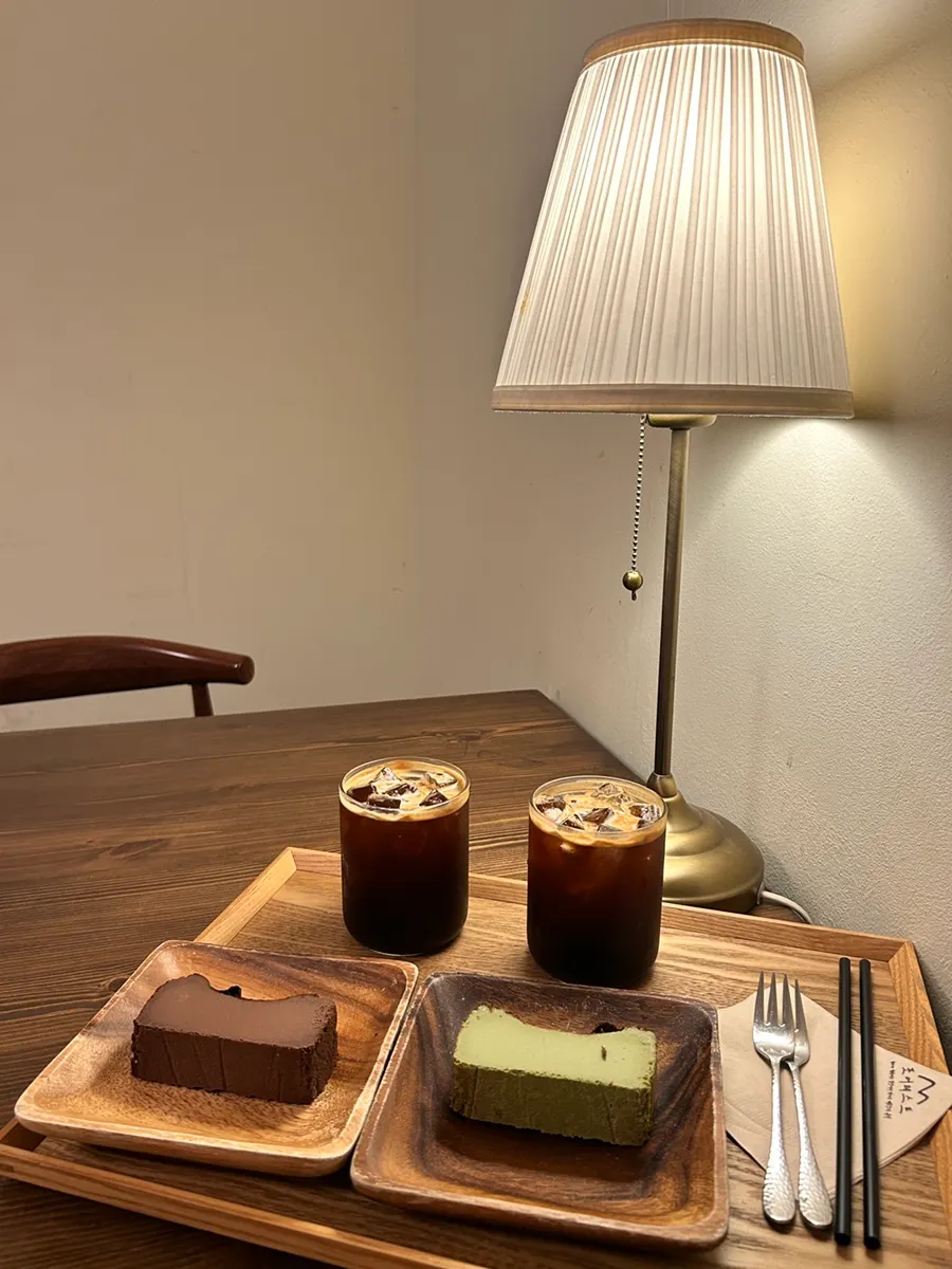 A café to enjoy during the day and evening