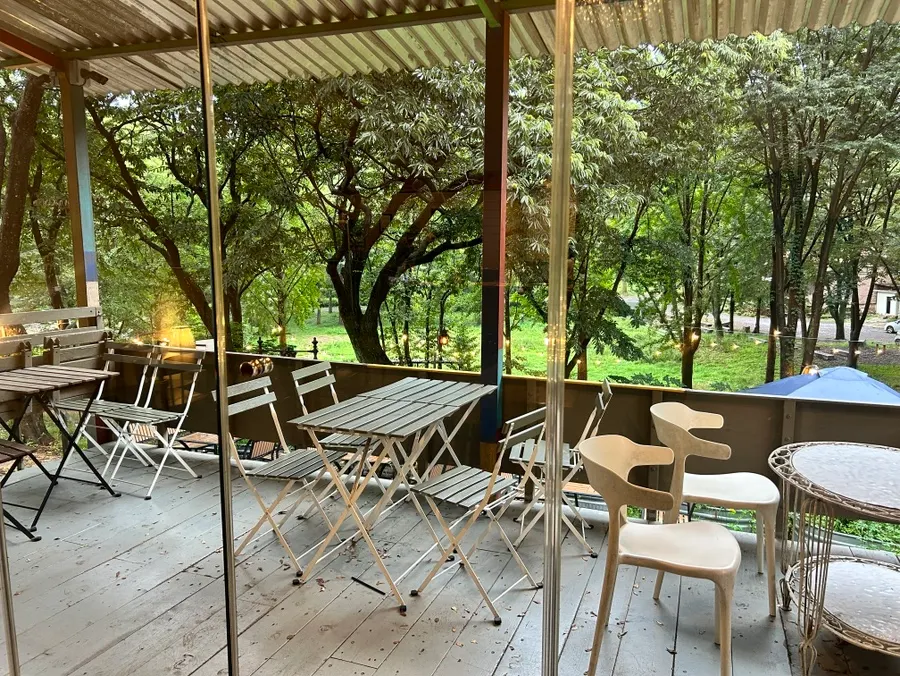 A nature-filled space where pets are welcome