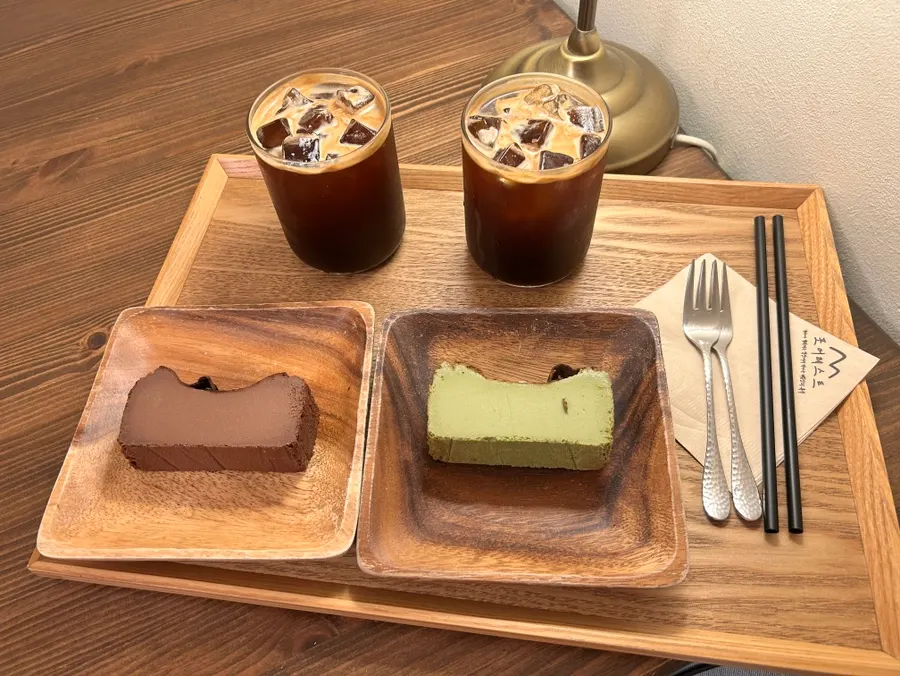 Sharing coffee and Basque cheesecake