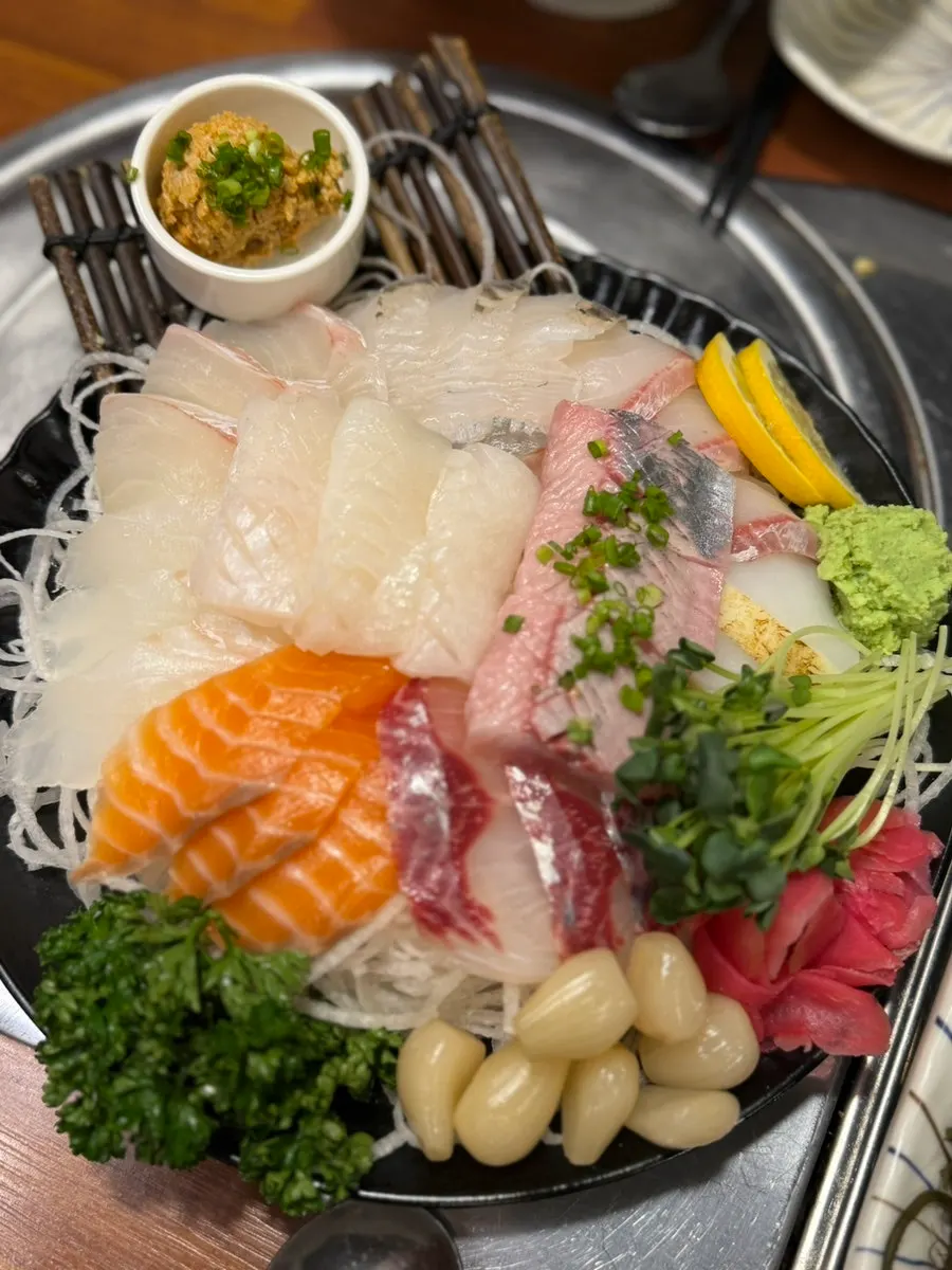 Table while waiting for assorted aged sashimi