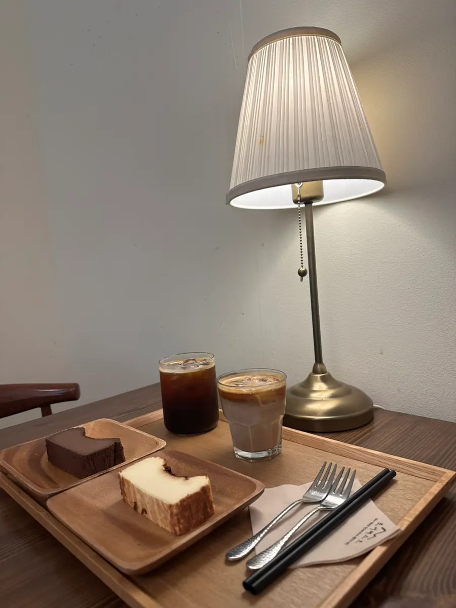 Several high chairs prepared at the café