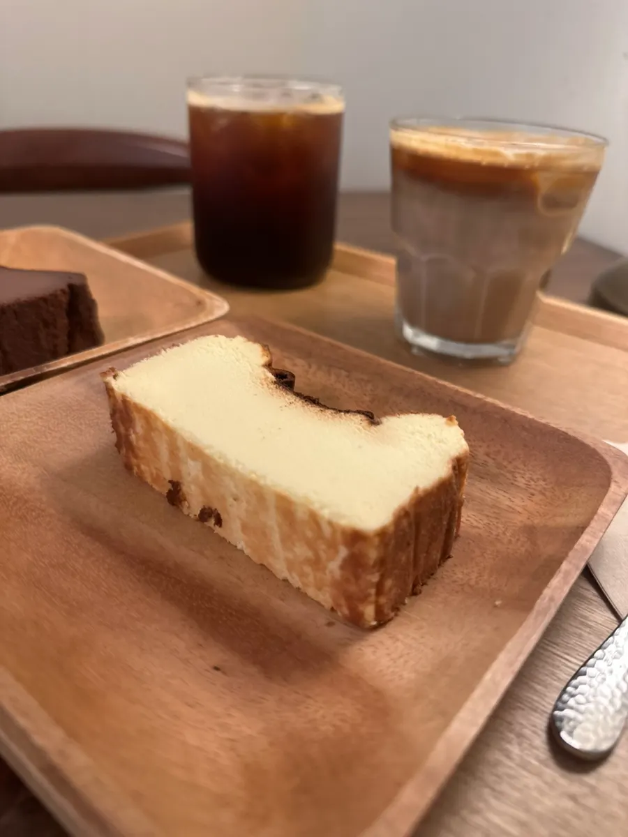 Original and chocolate Basque cheesecakes with iced coffee