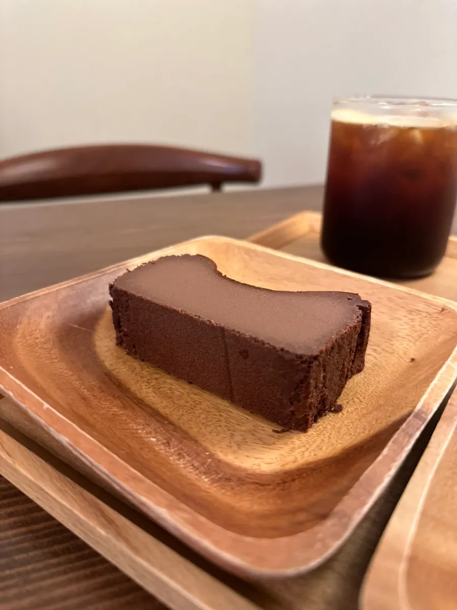 Ordered cheesecakes and iced drinks