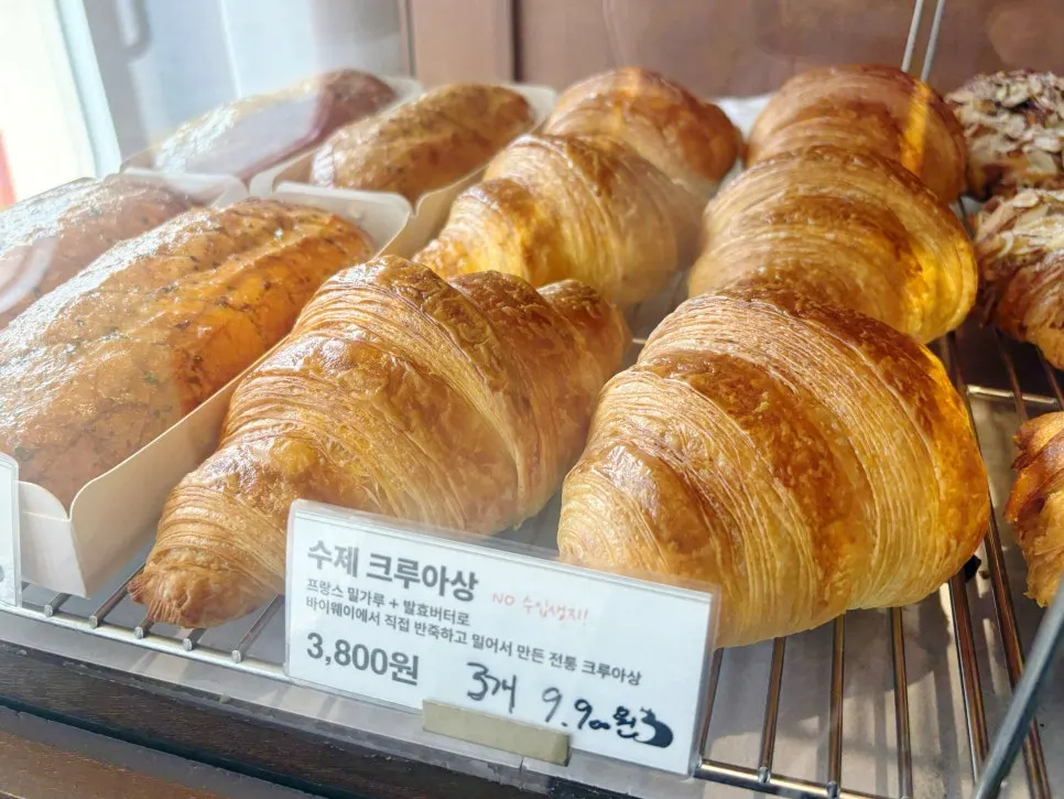 Bakery shelf full of different kinds of bread