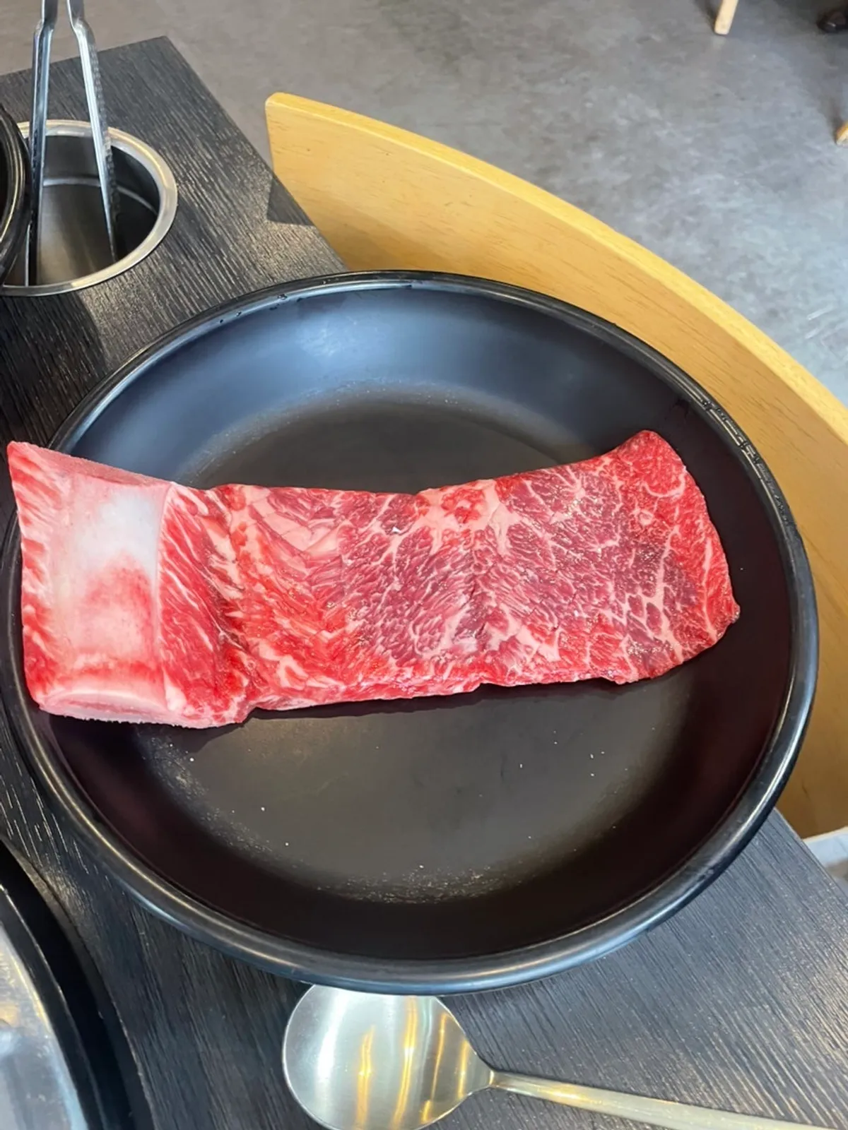 Basic side dishes with yukhoe at Manpo Galbi
