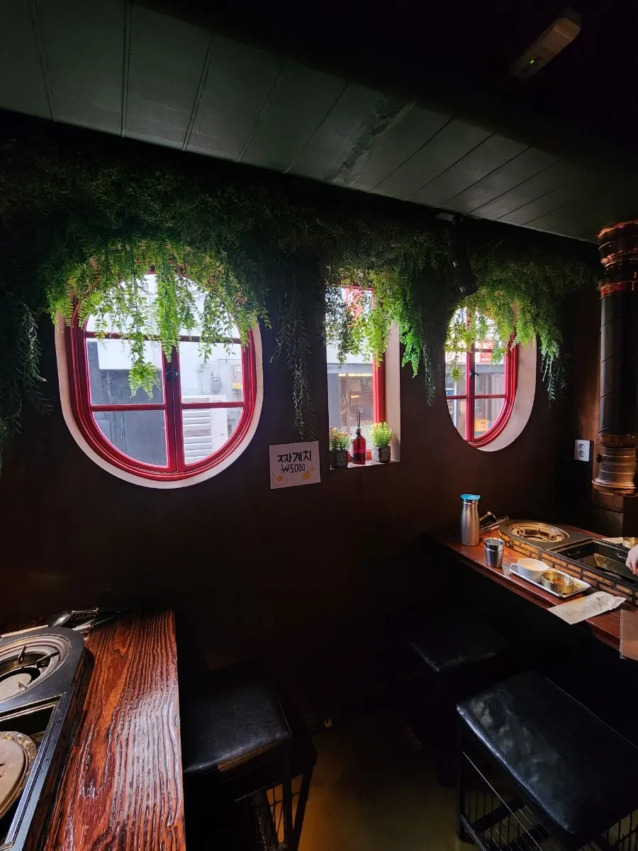 Table seating at Supsok Oki Jip
