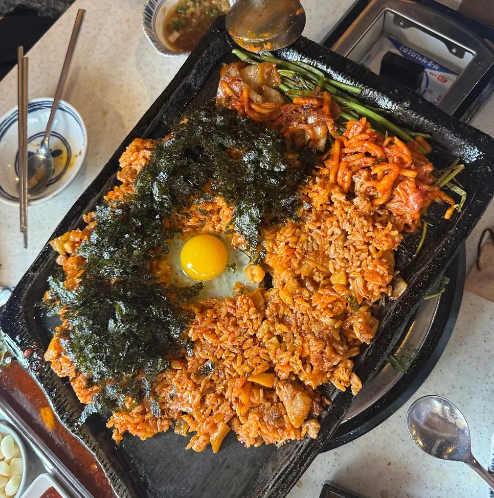 Adegan memanggang daging di atas panggangan