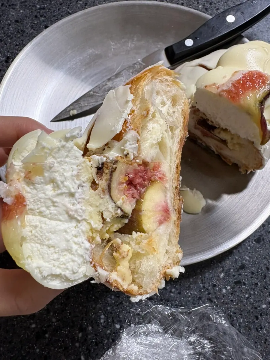 Cross-section of the cream inside the wakkbu salt bread