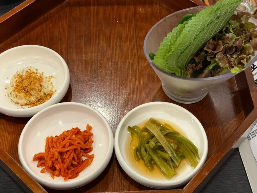 Basic side-dish spread at Manpo Galbi