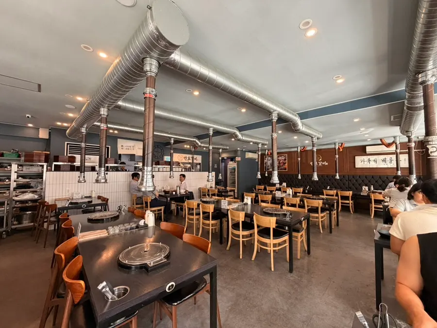Spacious interior of Manpo Galbi