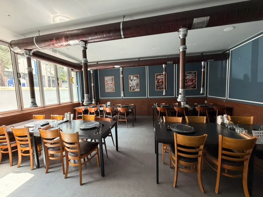 Restaurant interior with a space for groups