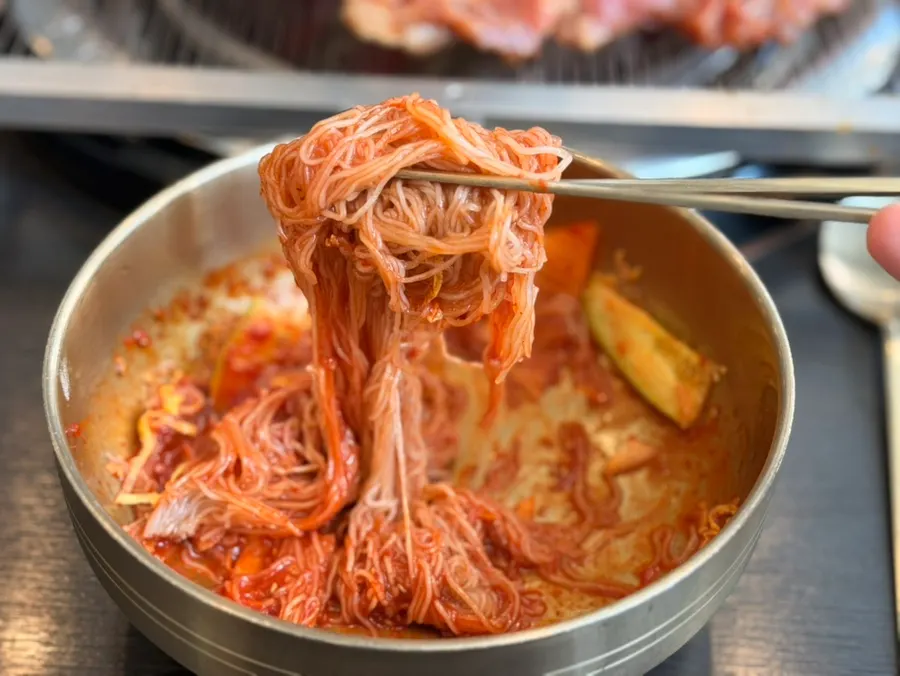 Choice of mul-naengmyeon or bibim-naengmyeon