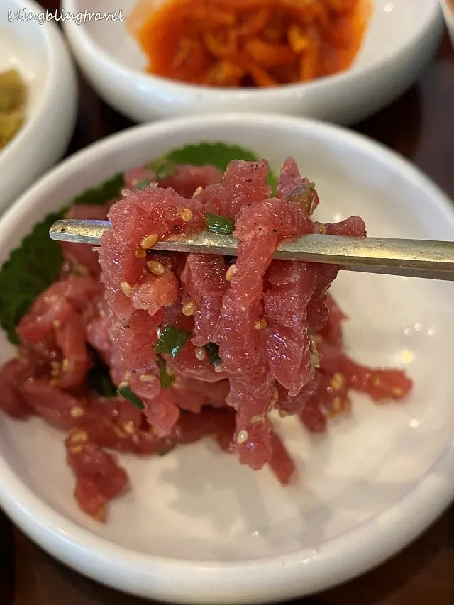 加了香濃醬料的薄切生牛肉