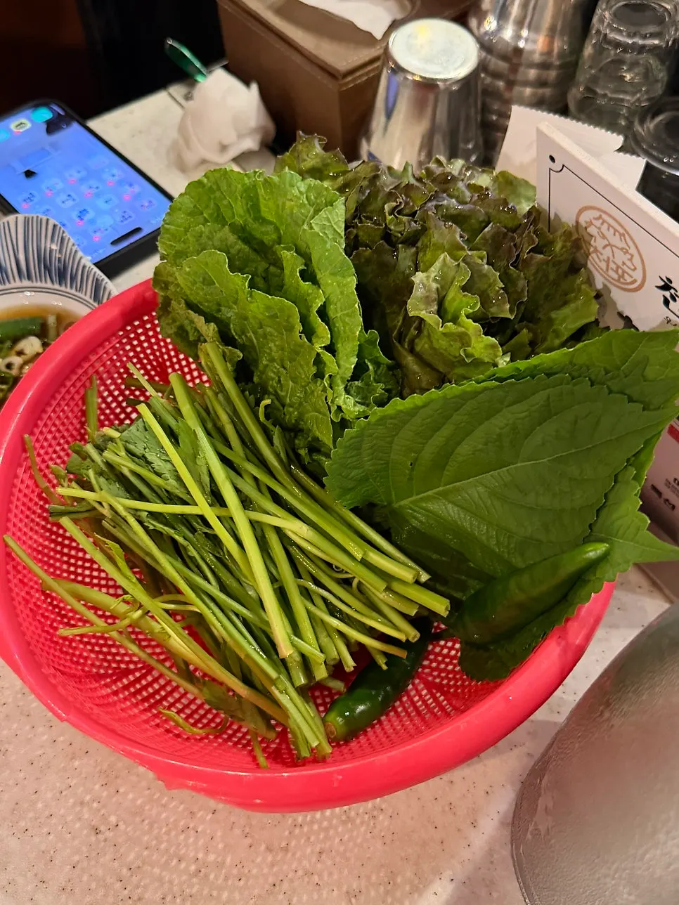 Basic side dishes and domestic kimchi table setting