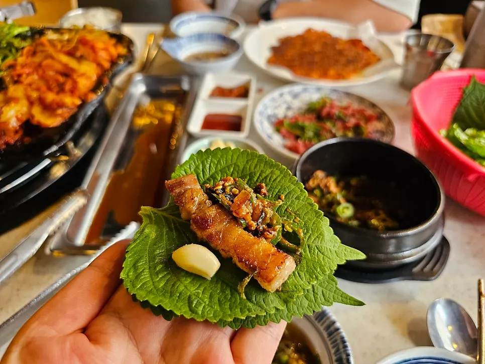 Image of spicy doenjang with mussels and cheongyang chili