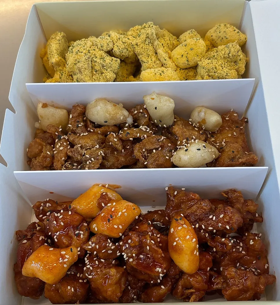 닭강정 달곰's 세 가지 맛 닭강정 포장 구성