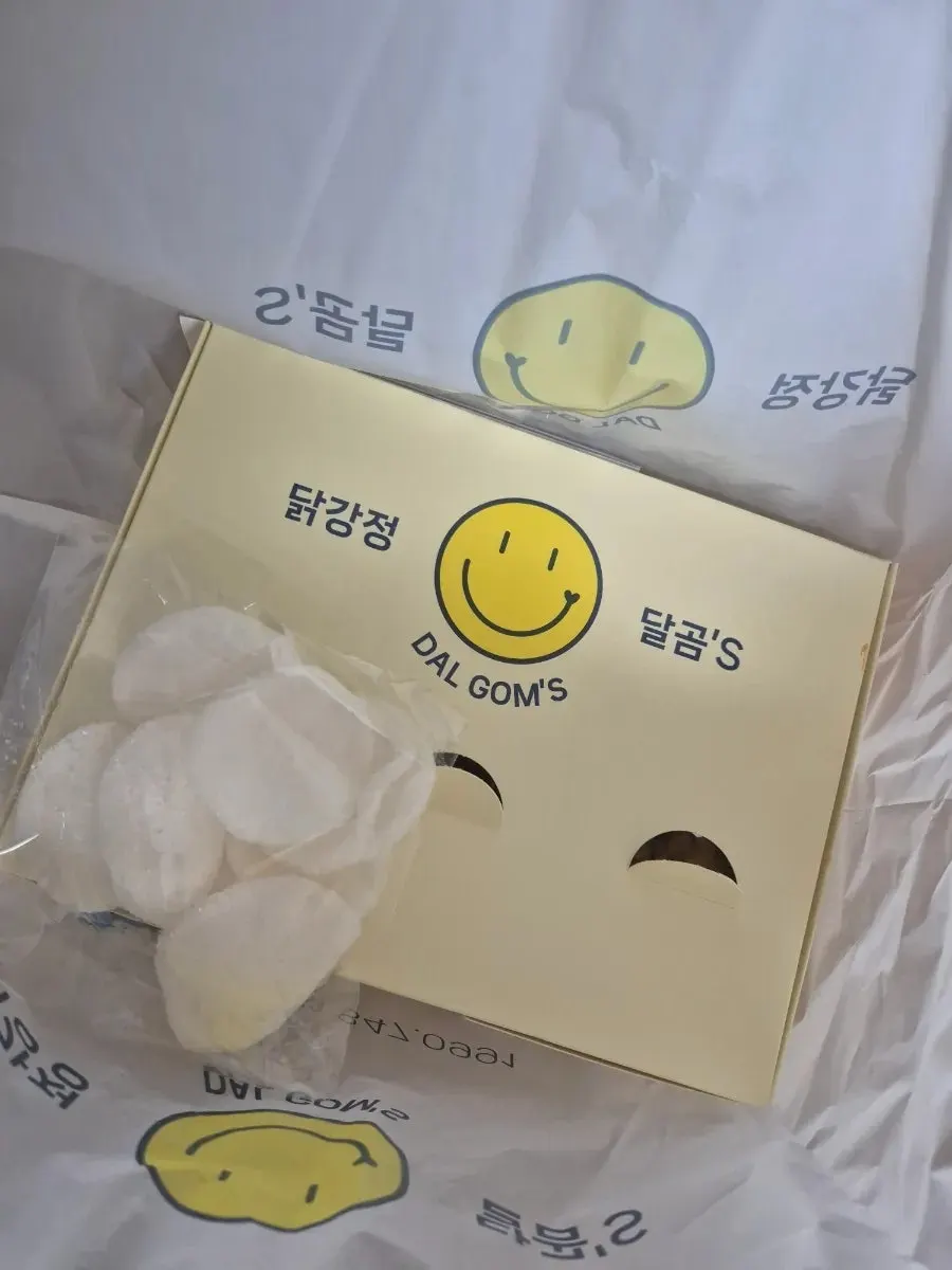 묵직한 닭강정 한마리반 포장 용기