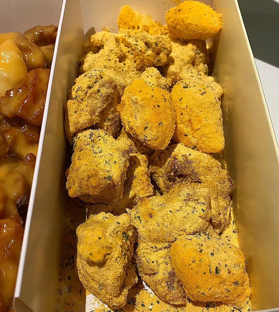 Dakgangjeong dusted with Bburinkle powder