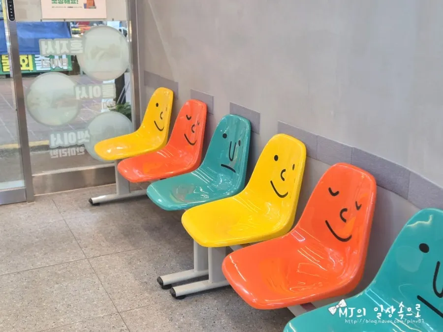 깔끔하게 정돈된 닭강정 달곰's 매장 내부
