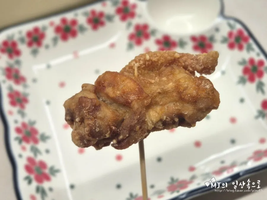 양념이 잘 밴 달콤강정과 마늘간장 닭강정