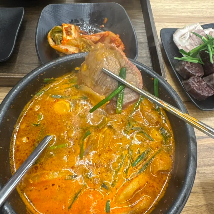 A spoonful of meat scooped from the sundaeguk