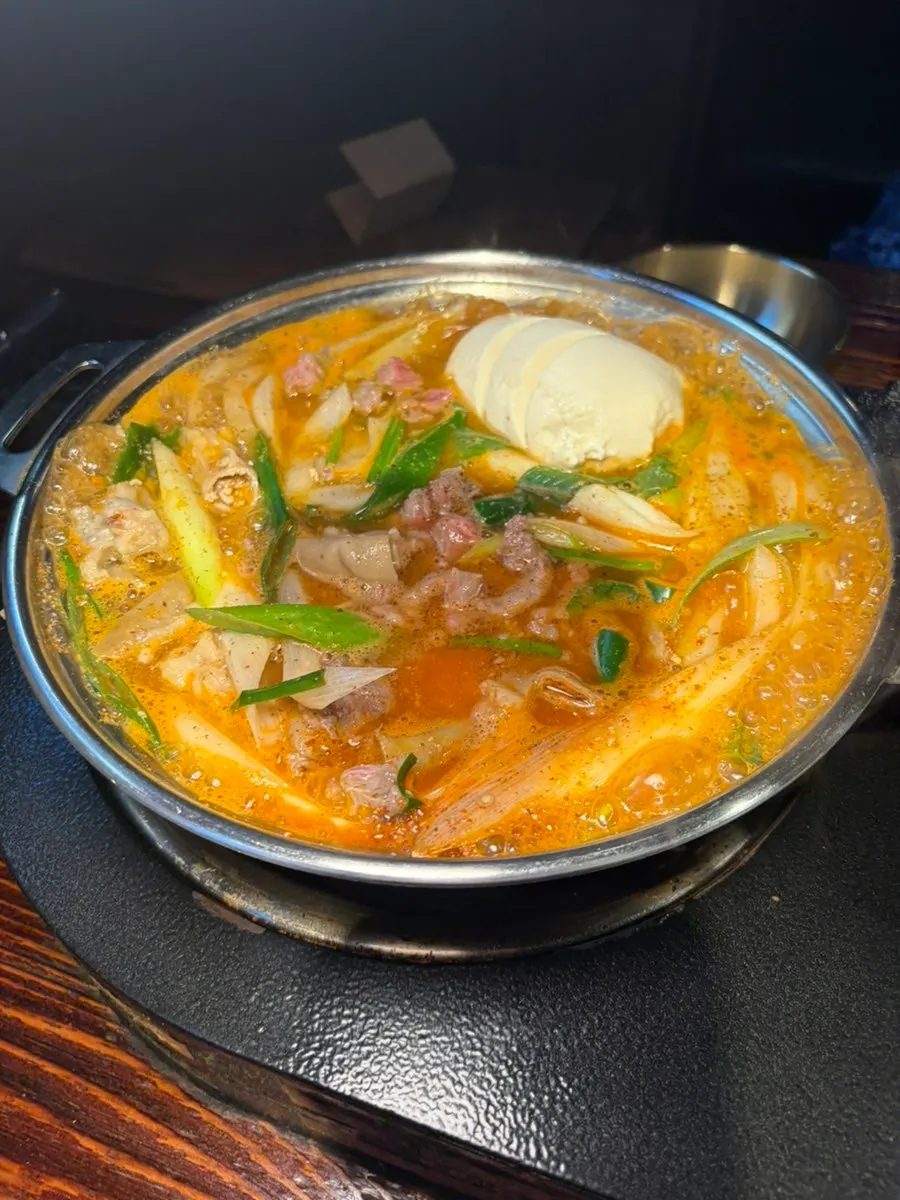 Gopchang jeongol set dalam periuk