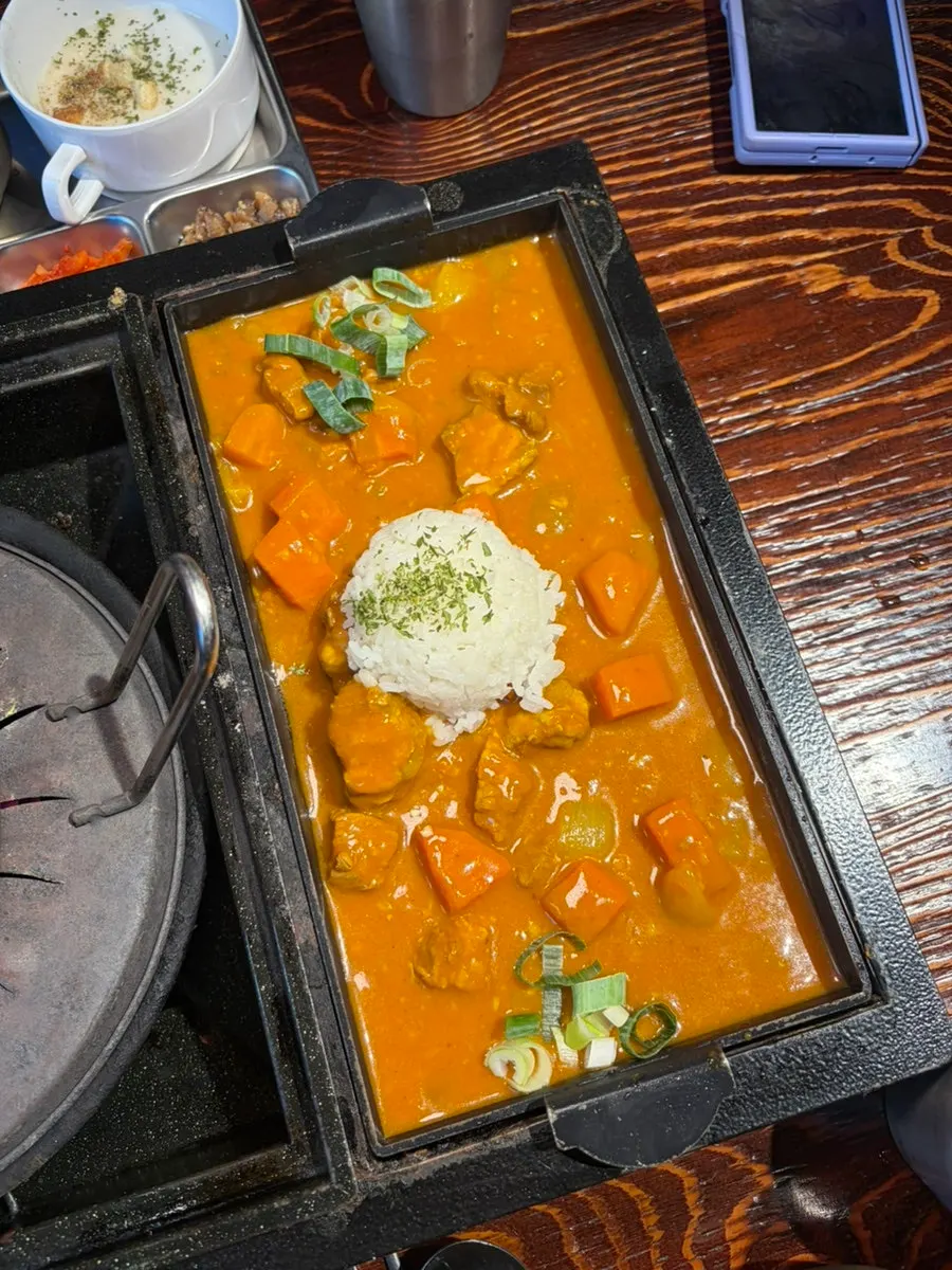 Set gopchang jeongol dan curry Soup